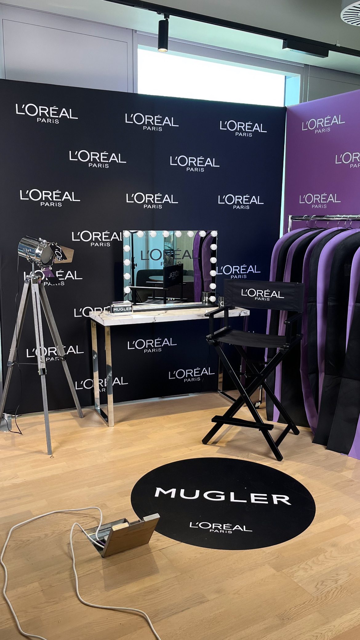 Host presenting fragrance on the L'Oréal x Mugler showcase LIVE, staged in the London studio